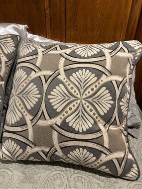 Decorative accent pillow Heavy Fabric 18"